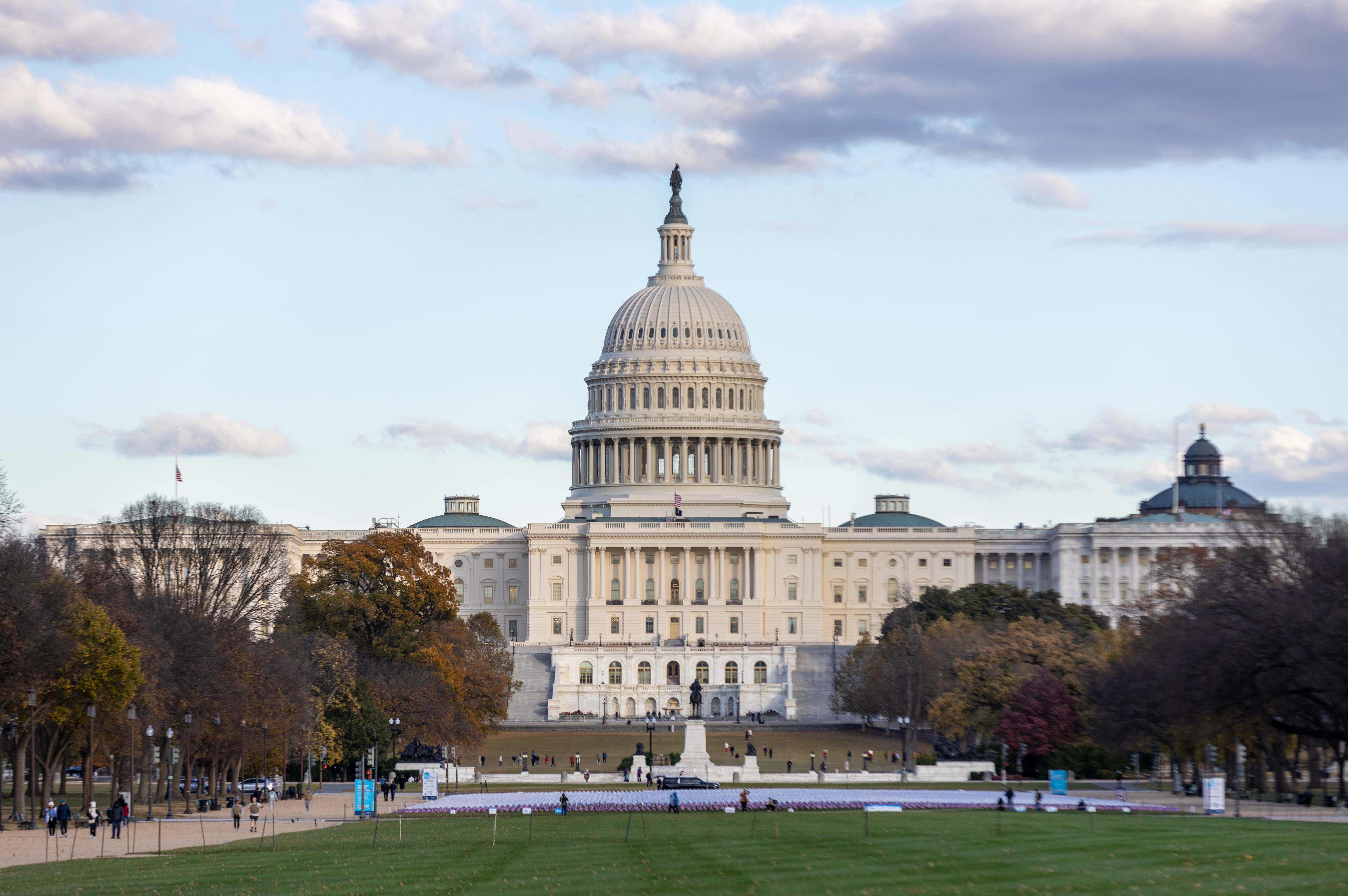 美国国会参议院通过临时拨款法案，离结束“停摆”有多远？