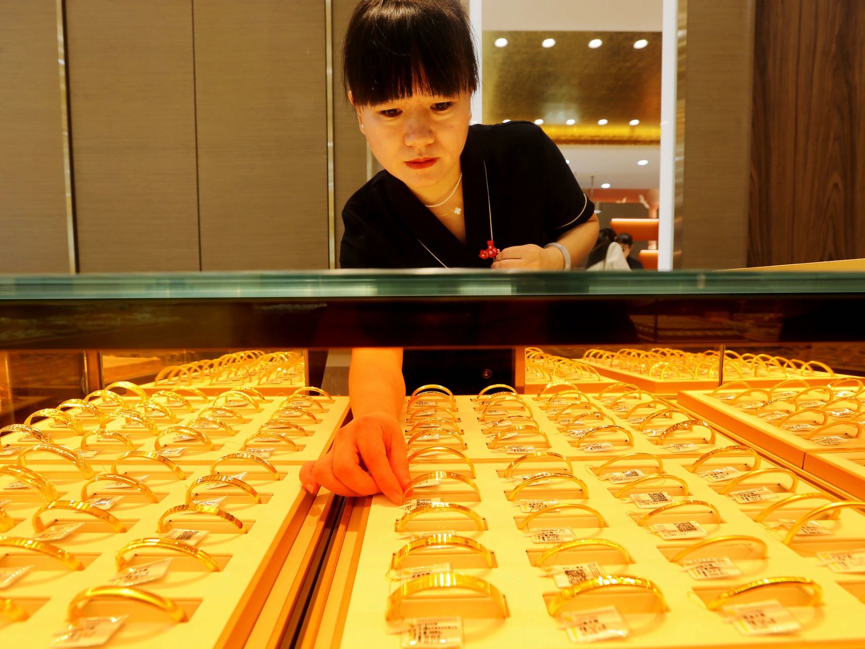 全球央行“买金”节奏放缓，金价会降温吗？