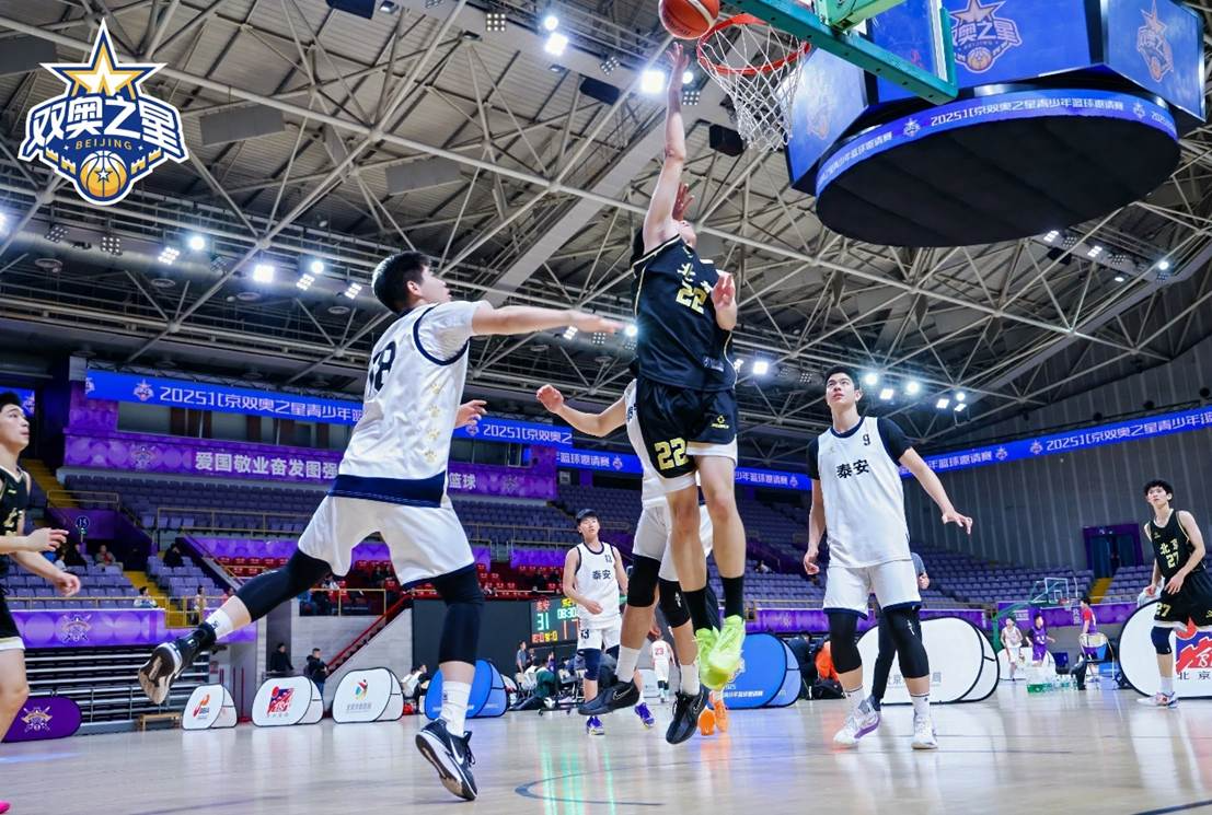 篮球运动员站在一起

AI 生成的内容可能不正确。