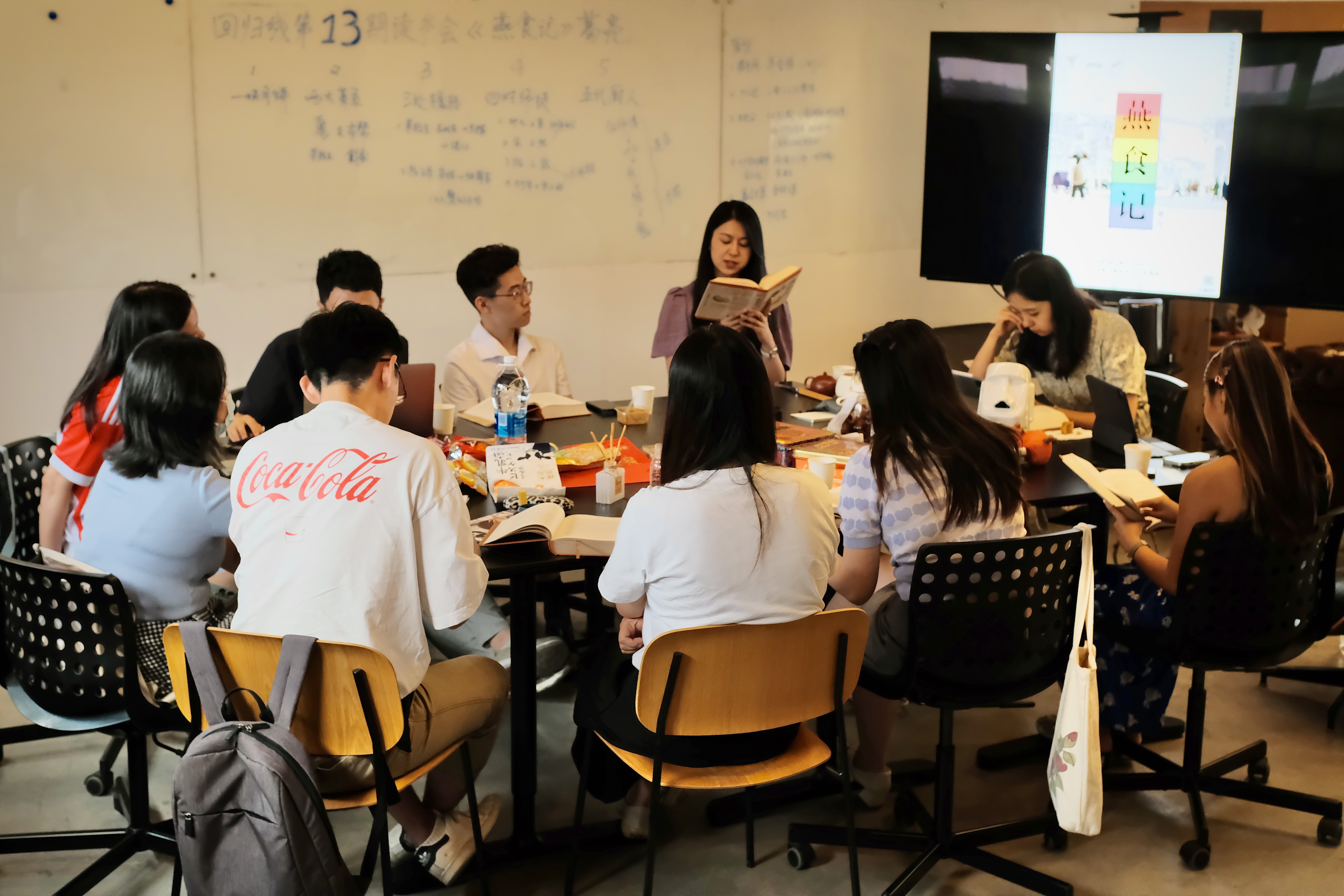 从共读一本书到共建一片精神家园,线下读书会带来社交新体验
