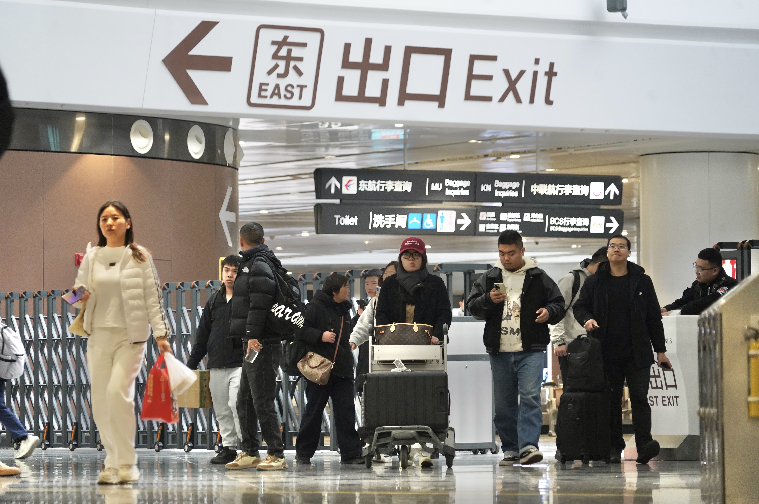 程功251207——纪录再刷新！大兴机场年旅客吞吐量首次突破5000万人次。4