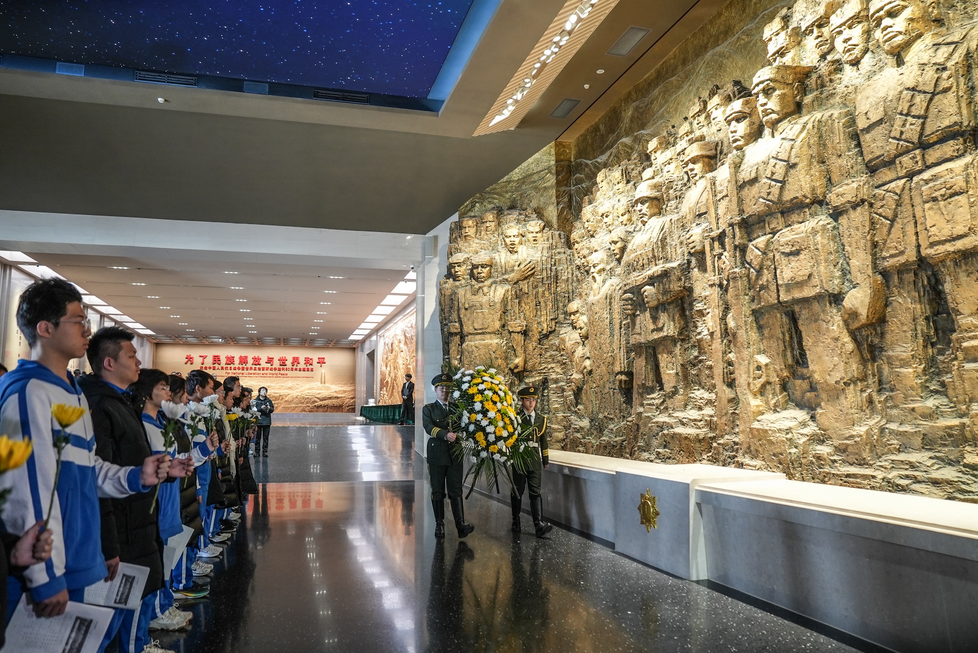 wyb251213-抗战馆大屠杀死难者悼念活动（牛伟坤）1