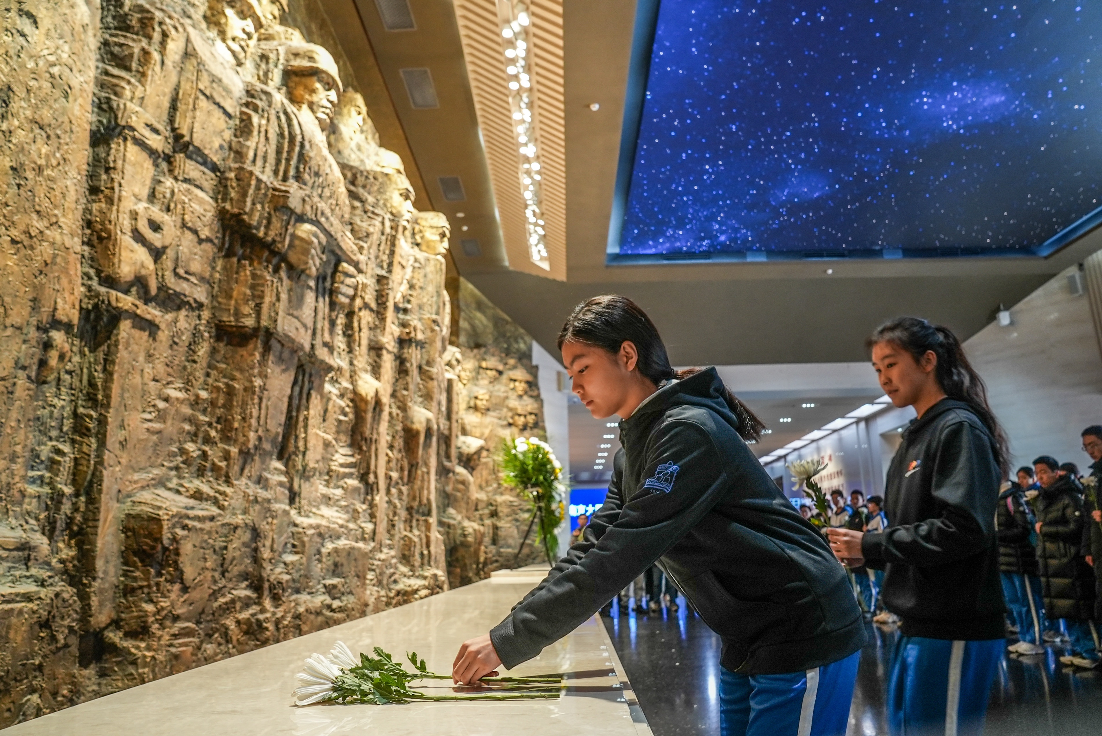 wyb251213-抗战馆大屠杀死难者悼念活动（牛伟坤）5