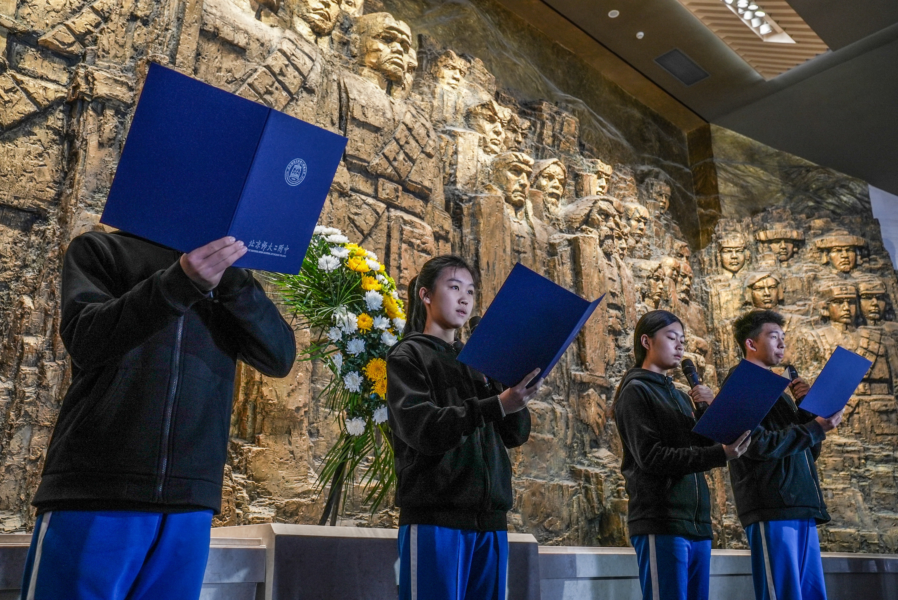 wyb251213-抗战馆大屠杀死难者悼念活动（牛伟坤）4