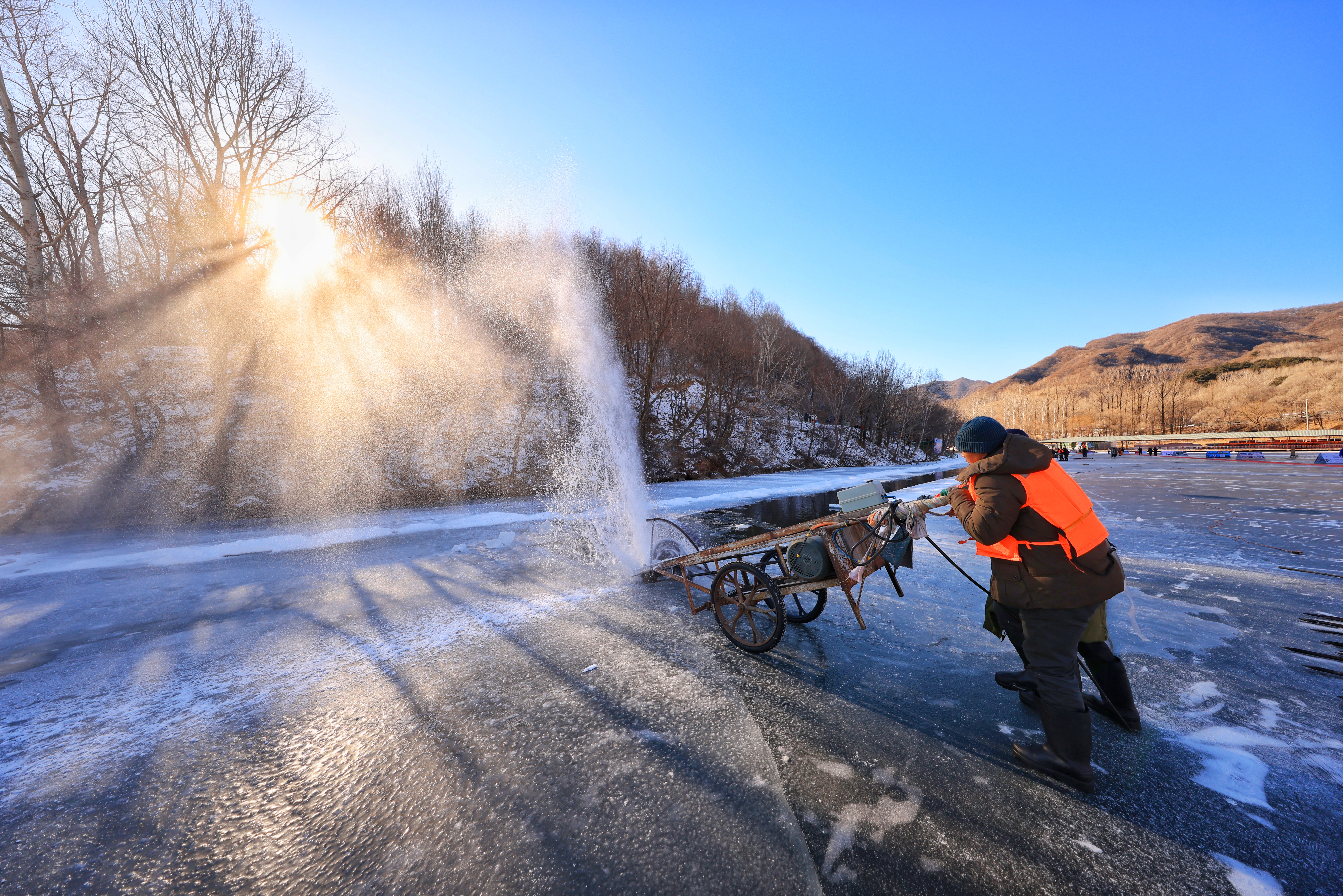 pzw251220龙庆峡冰灯艺术节玉渡山采冰3