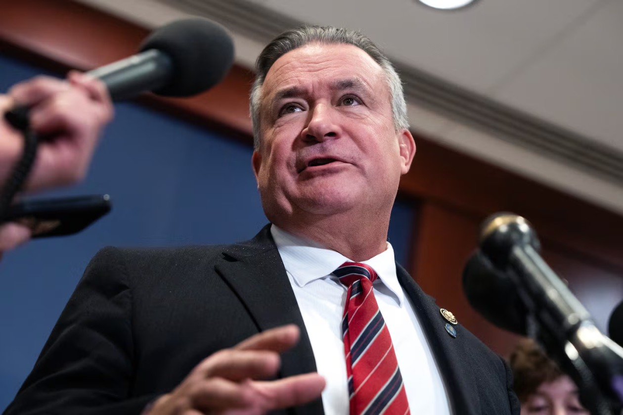 共和党议员：如果对格陵兰岛动手，特朗普的总统任期将被终结