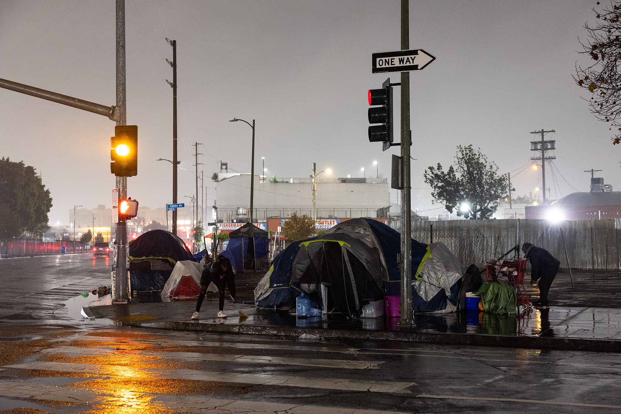斩杀线”折射美国制度弊端下的脆弱民生