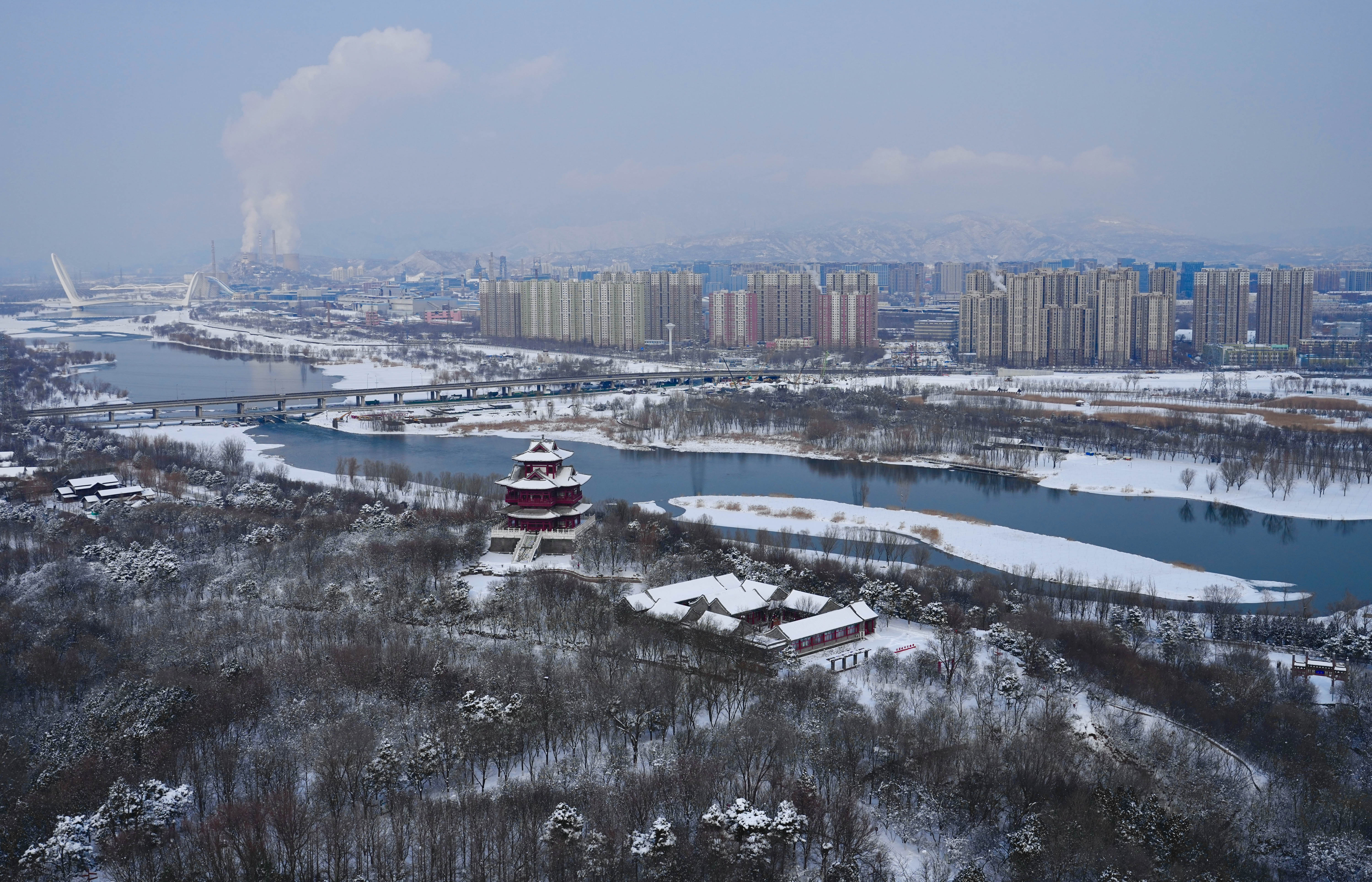 雪后永定河两岸上演“冰与雪的童话”2
