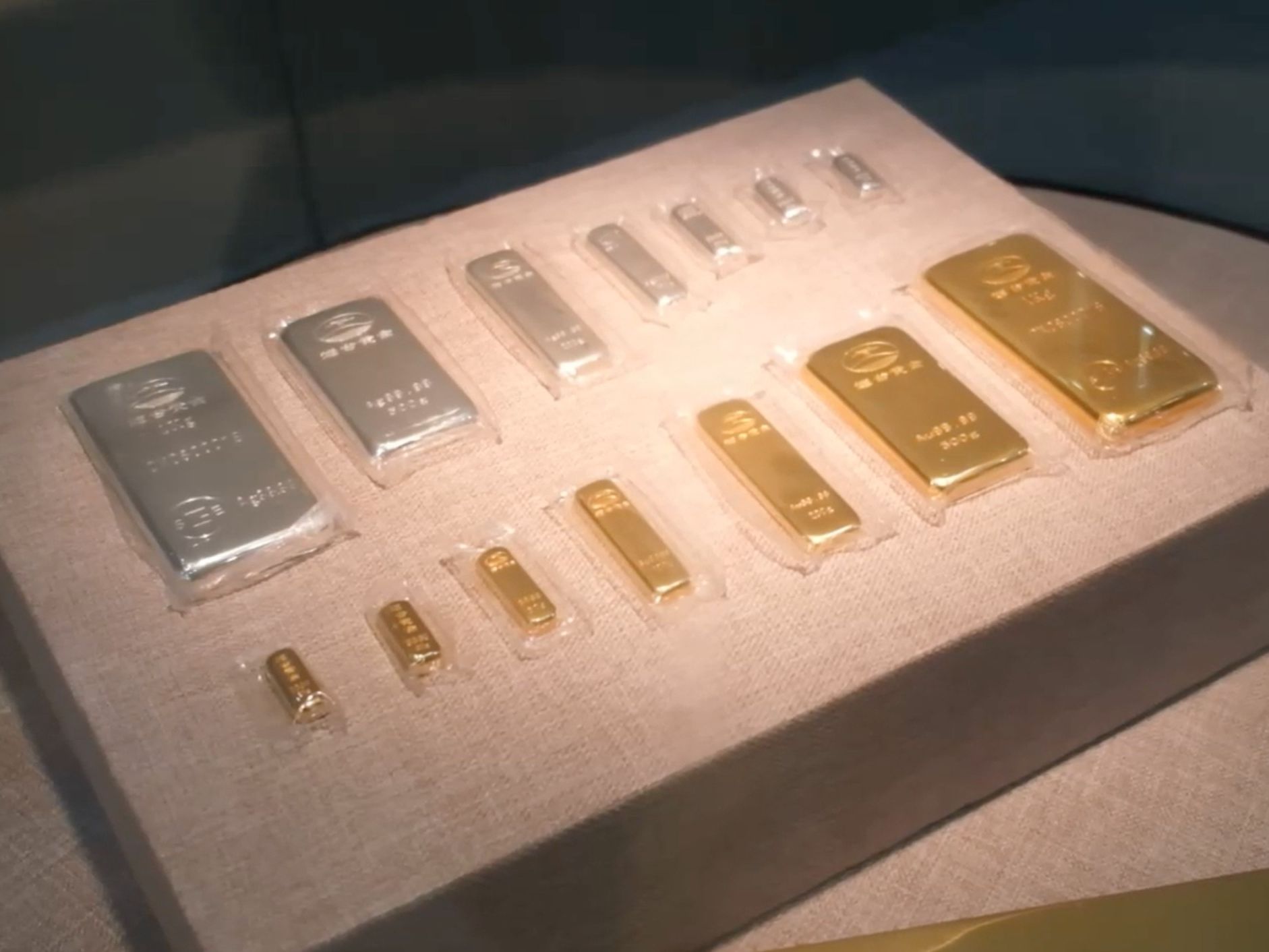 国际金价银价同创历史新高