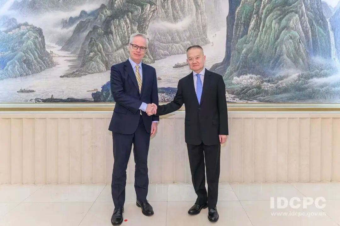 中联部部长刘海星会见瑞典驻华大使欧思诚