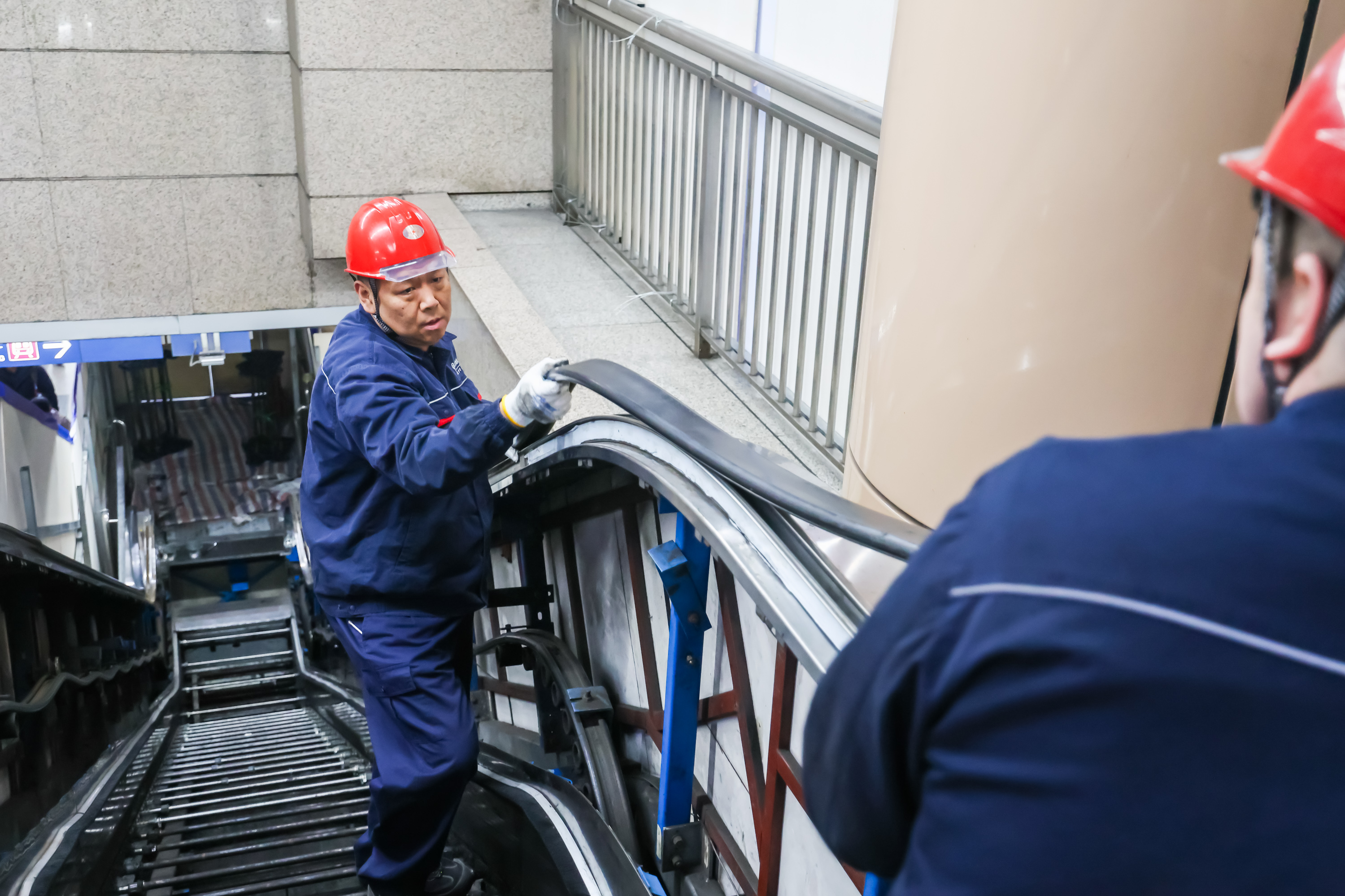 DW260219节日我在岗地铁电梯维修汪轶群2