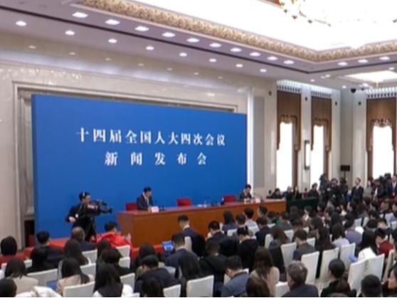 人大首场发布会现场火热，三方面热点问题提前看