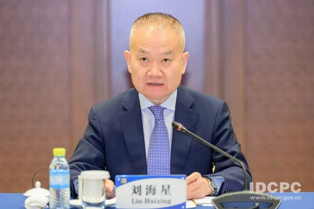 中联部举办“周边青年看中共”交流会