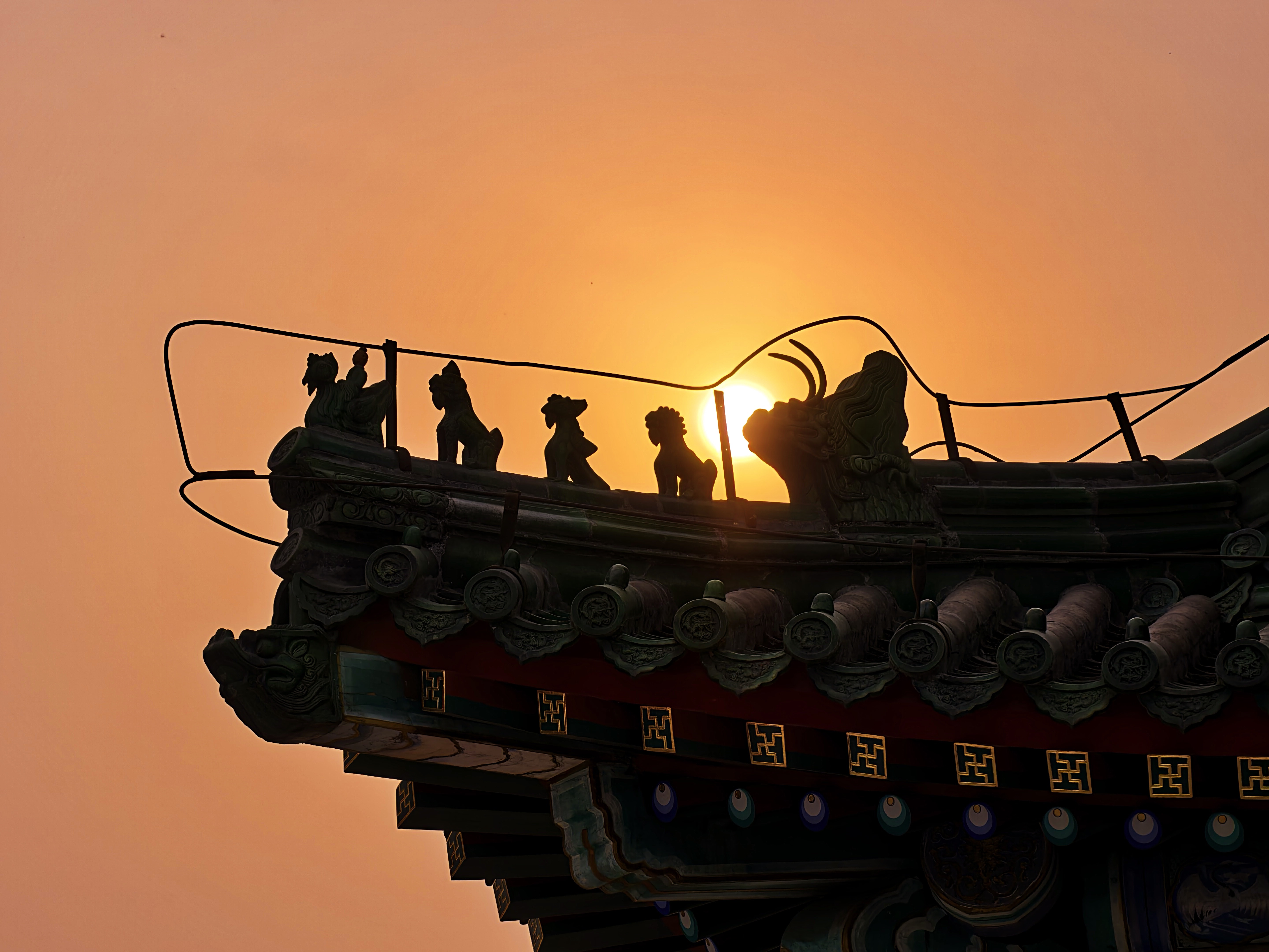 今日北京暖橙夕阳漫过天际