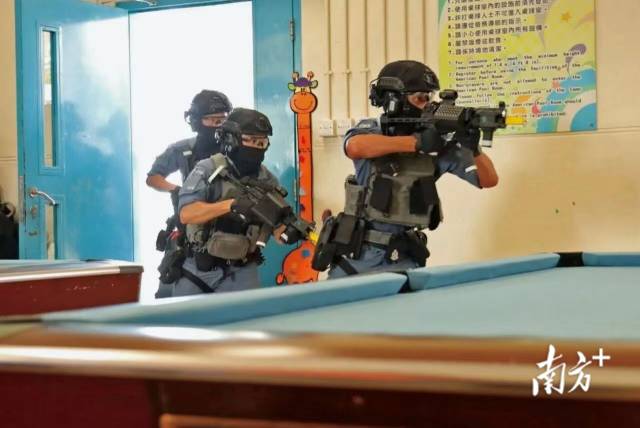 中国香港警方跨部门反恐演习