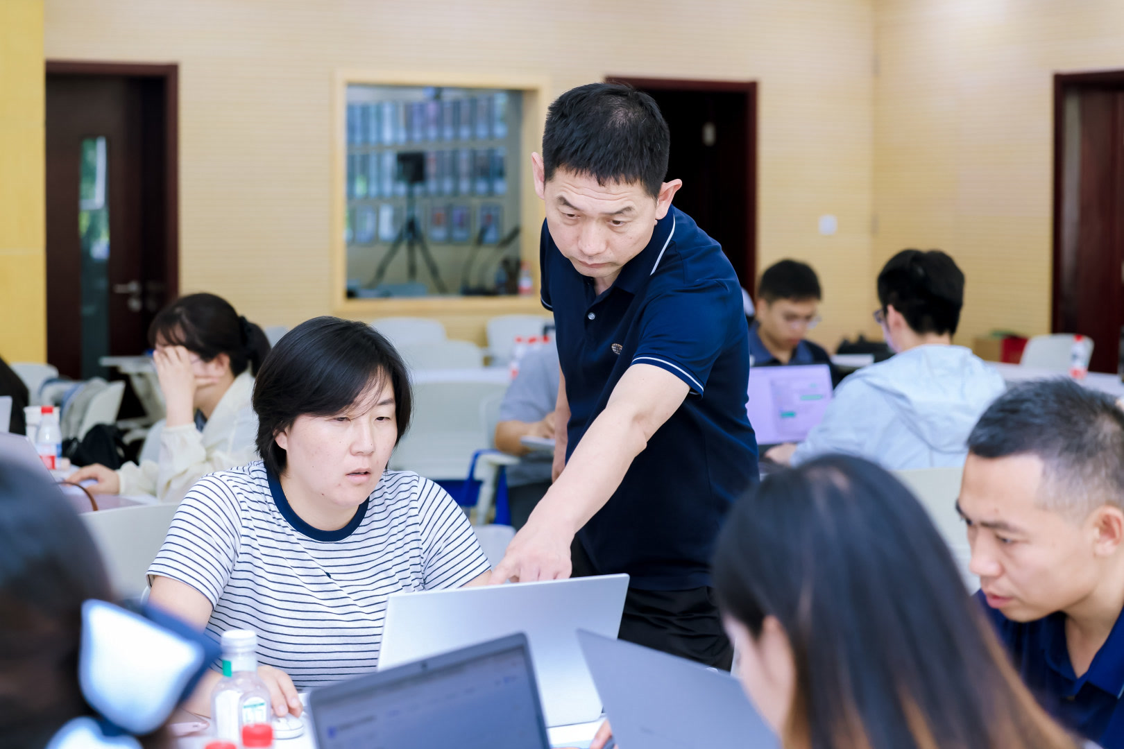 凭借研制的教学智能体,丰台60余位“种子教师”结业了
