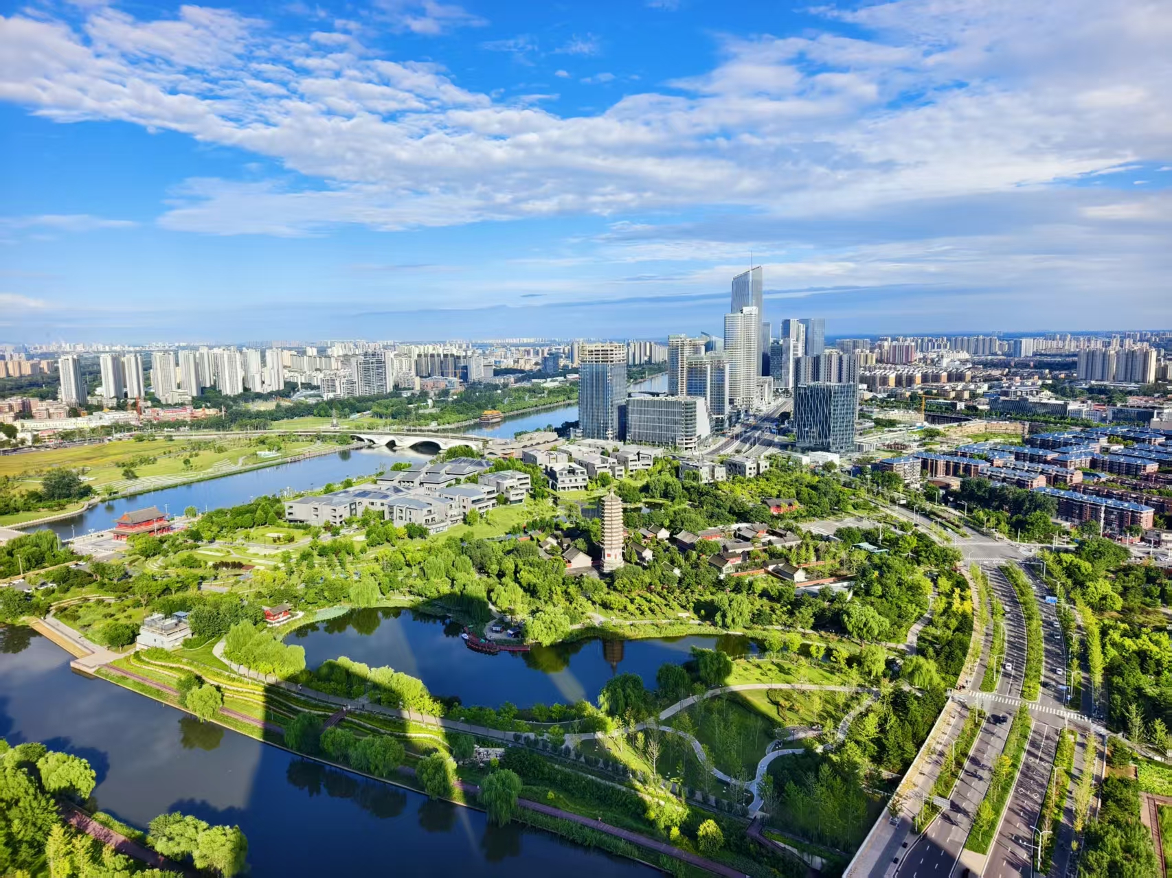 雨后“水洗蓝”上线！多图放送：北京今日碧空如洗、云卷云舒_京报网