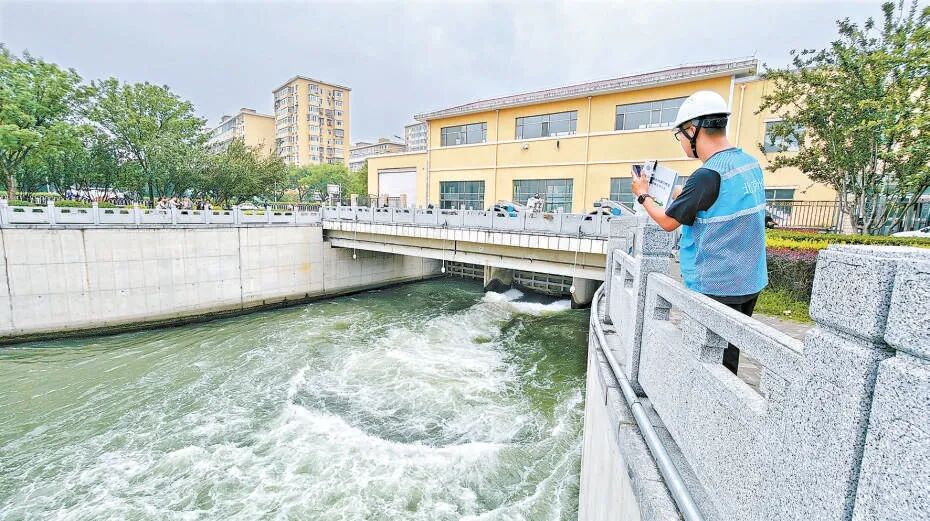 Iniciativas Comunitarias en Beijing: Gestión de Riesgos a través del Limpieza de Desagües Pluviales