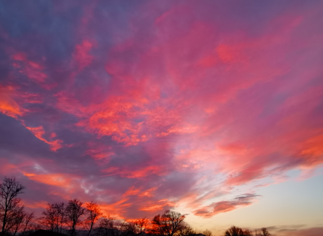 12月第一天北京橘粉烈焰晚霞，你拍到了吗？下下下下下周就2025了！