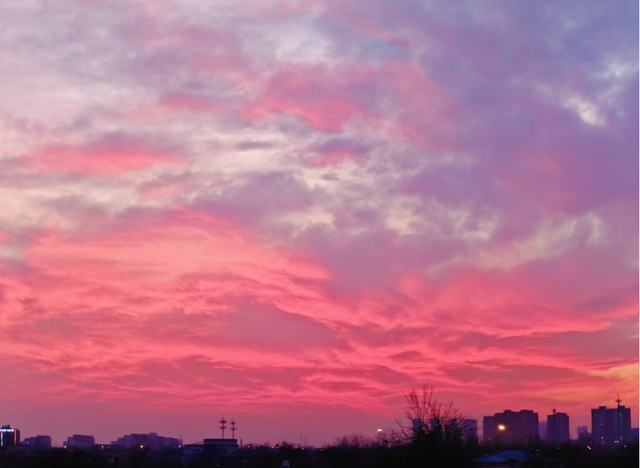 12月第一天北京橘粉烈焰晚霞，你拍到了吗？下下下下下周就2025了！