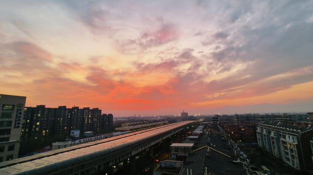 12月第一天北京橘粉烈焰晚霞，你拍到了吗？下下下下下周就2025了！