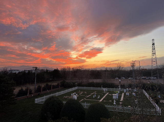 12月第一天北京橘粉烈焰晚霞，你拍到了吗？下下下下下周就2025了！