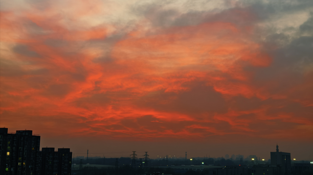 12月第一天北京橘粉烈焰晚霞，你拍到了吗？下下下下下周就2025了！