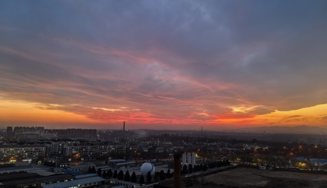 12月第一天北京橘粉烈焰晚霞，你拍到了吗？下下下下下周就2025了！