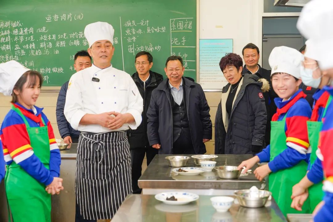 孙新军调研五中教育集团,强调要持续深化教育领域综合改革,实现教育优质均衡发展