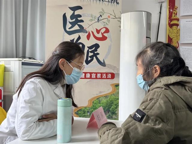 【汤医新闻】北京小汤山医院医疗专家团队赴天通北苑第一东社区开展 “医心为民”义诊、宣教活动