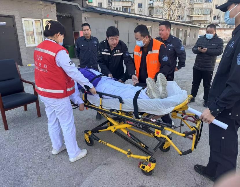 强化急救车担架员技能培训,为生命急救保驾护航
