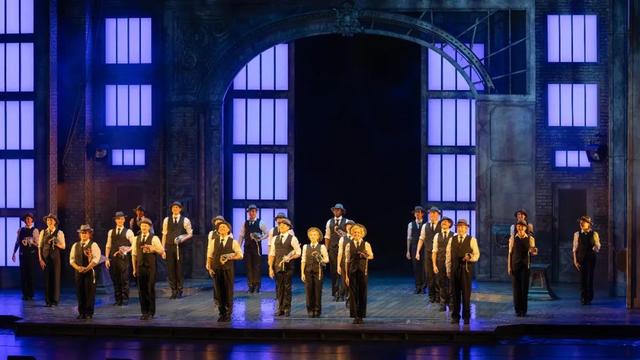 北京首演｜六吨水泼出一场视听盛宴，《雨中曲》如何惊艳京城？