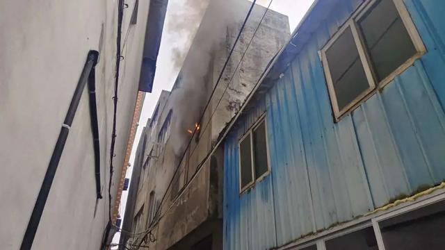 辅导作业没“上火” 燃气没关引“发火”