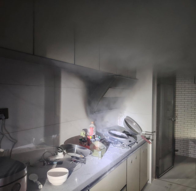 辅导作业没“上火” 燃气没关引“发火”