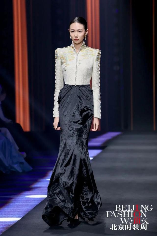 共赴时尚十年之约丨AW2025北京时装周盛大启幕