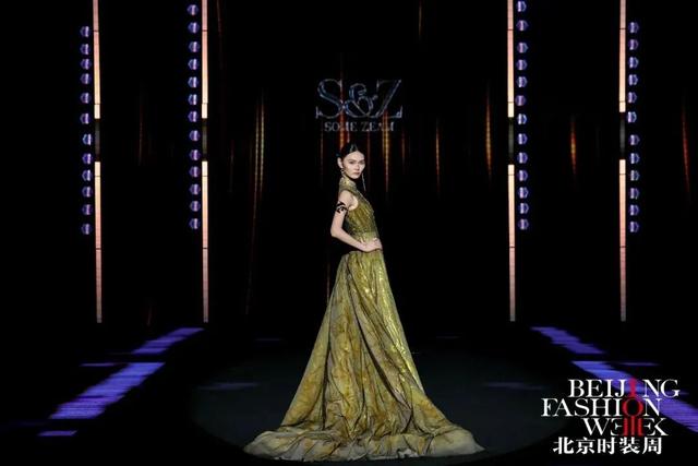 共赴时尚十年之约丨AW2025北京时装周盛大启幕