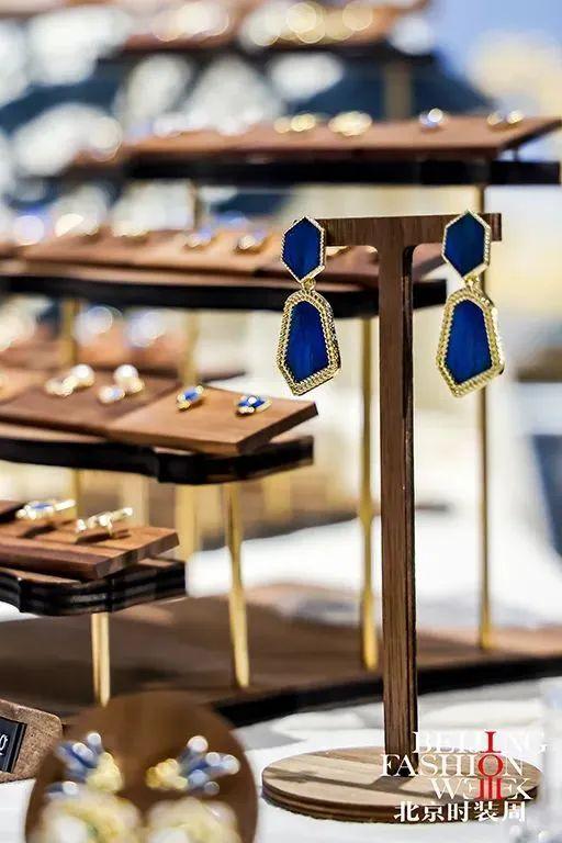 共赴时尚十年之约丨AW2025北京时装周盛大启幕