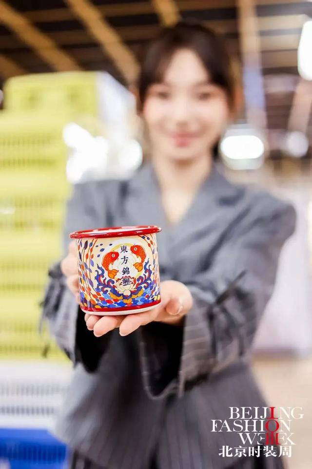 共赴时尚十年之约丨AW2025北京时装周盛大启幕