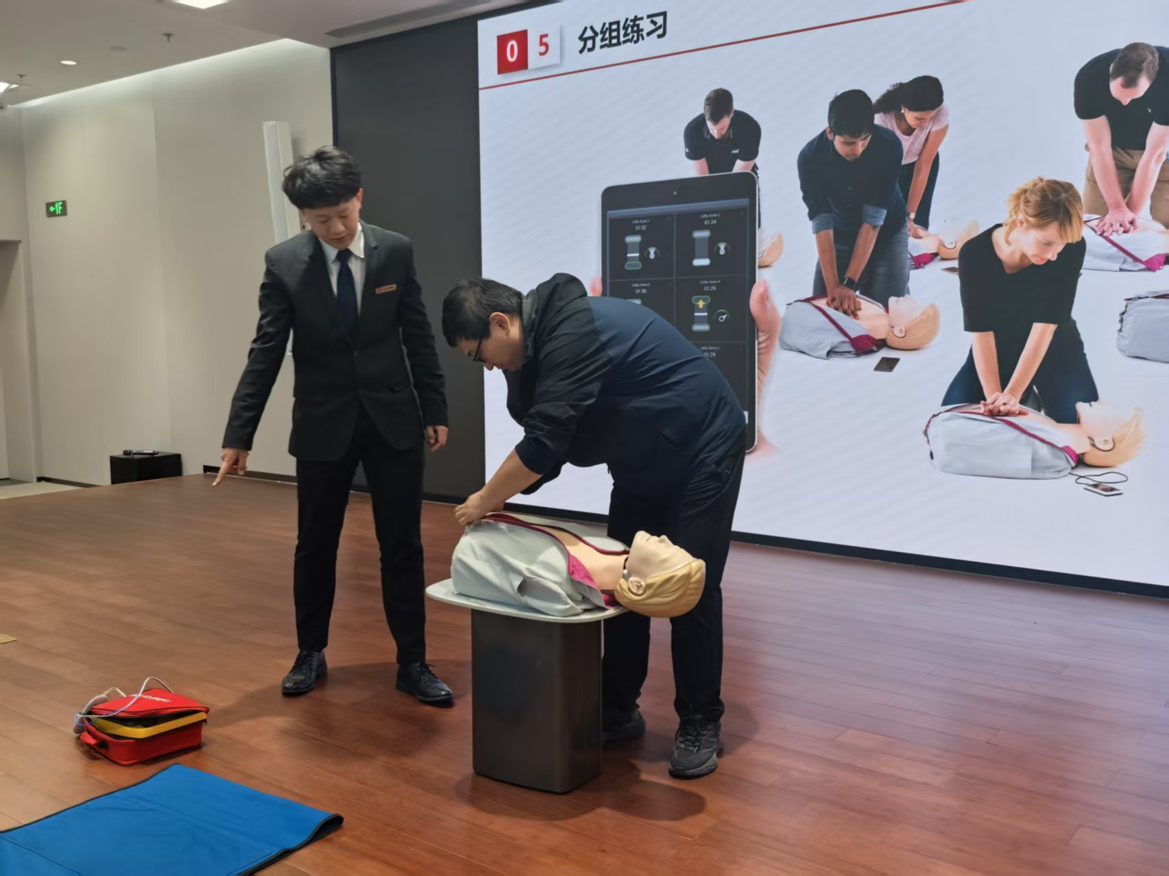 石景山区政务服务中心开展心肺复苏与自动体外除颤器（AED）使用培训活动