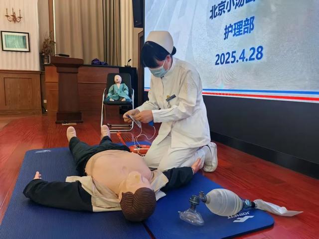 【汤医新闻】匠心筑梦绽芳华 妙手争锋护安康——2025年护士节护理技能竞赛圆满收官