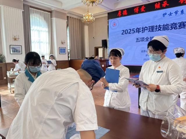 【汤医新闻】匠心筑梦绽芳华 妙手争锋护安康——2025年护士节护理技能竞赛圆满收官