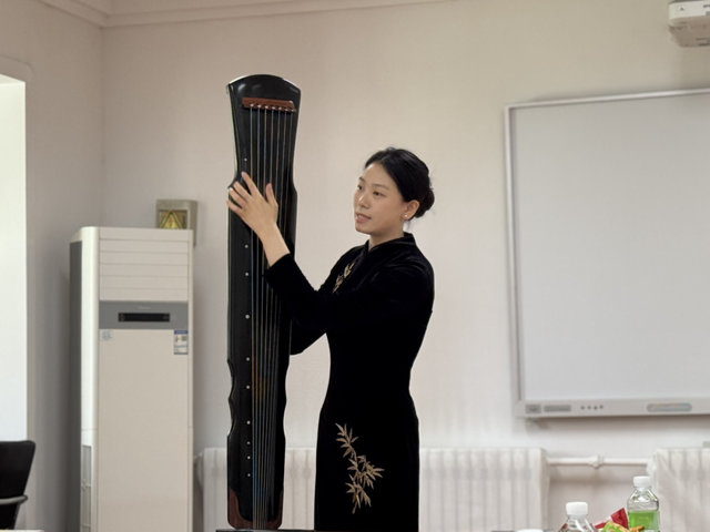 【汤医新闻】“琴韵悠扬，医心同庆”：古韵生香，共赴生日之约