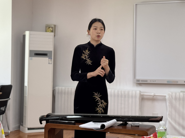 【汤医新闻】“琴韵悠扬，医心同庆”：古韵生香，共赴生日之约