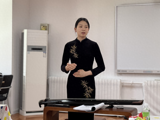 【汤医新闻】“琴韵悠扬，医心同庆”：古韵生香，共赴生日之约