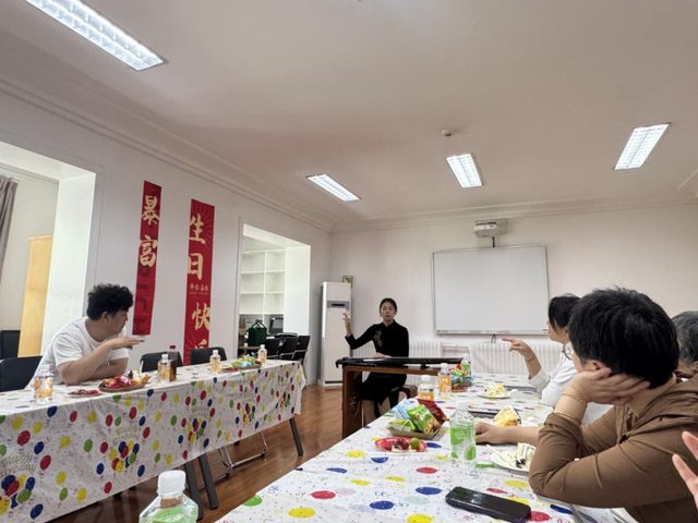 【汤医新闻】“琴韵悠扬，医心同庆”：古韵生香，共赴生日之约