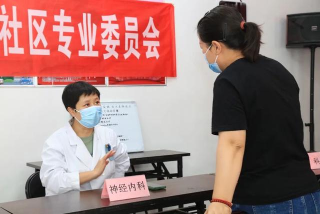 【汤医新闻】北京小汤山医院医疗专家团队走进昌平区大东流村开展健康讲座、义诊活动