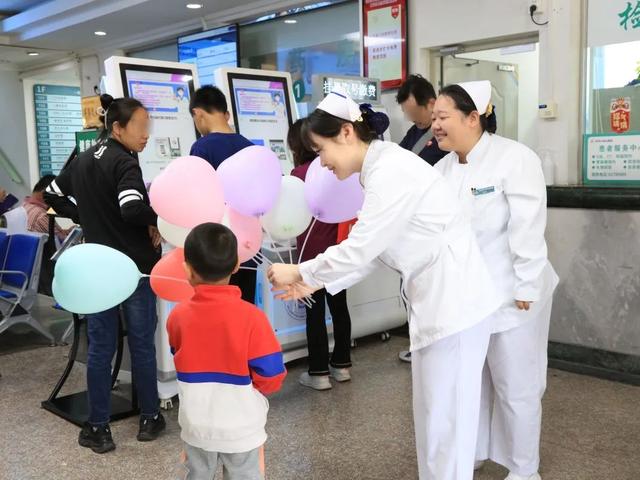 【汤医新闻】“守护成长，共筑未来”儿童义诊活动圆满举行