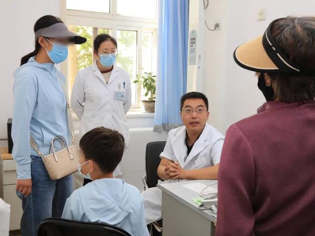 【汤医新闻】“守护成长，共筑未来”儿童义诊活动圆满举行