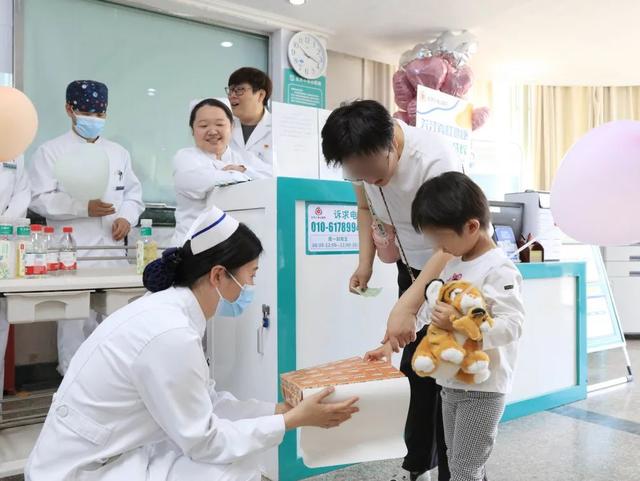 【汤医新闻】“守护成长，共筑未来”儿童义诊活动圆满举行