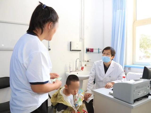 【汤医新闻】“守护成长，共筑未来”儿童义诊活动圆满举行